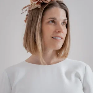 Glamouröser Blumenkranz in Rosatönen