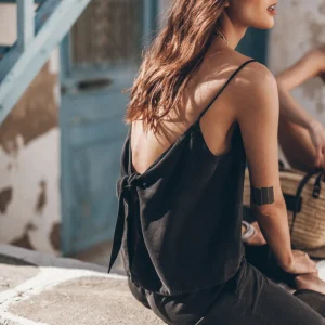 The Dark Knotted Top