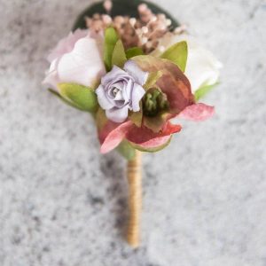 Ansteckblume mit bunten Stoffblüten